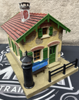 POLA LGB 915 CROSSING KEEPERS HOUSE Train Station G Scale Assembled LN