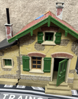 POLA LGB 915 CROSSING KEEPERS HOUSE Train Station G Scale Assembled LN