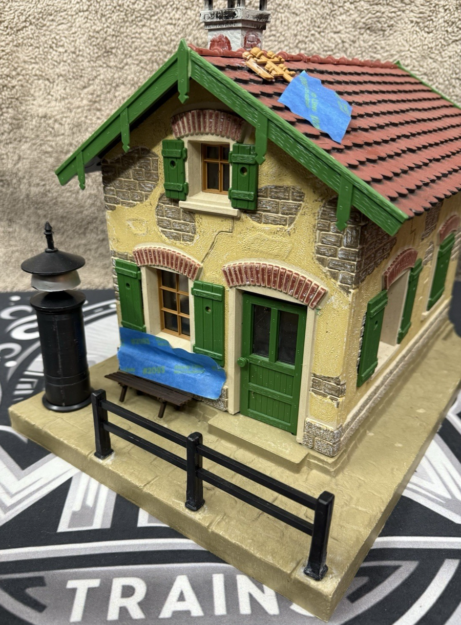 POLA LGB 915 CROSSING KEEPERS HOUSE Train Station G Scale Assembled LN