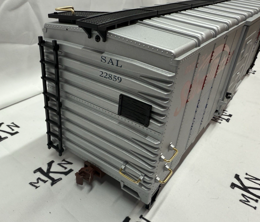 LGB 43913 SEABOARD RAILWAY, SILVER METEOR BOX CAR no trucks G Scale