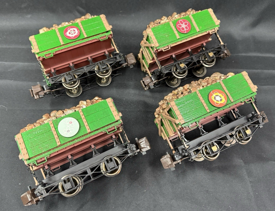 Bachmann G SCALE Wood Side Dump Cars (4 total) with Custom Gold Loads Very Nice