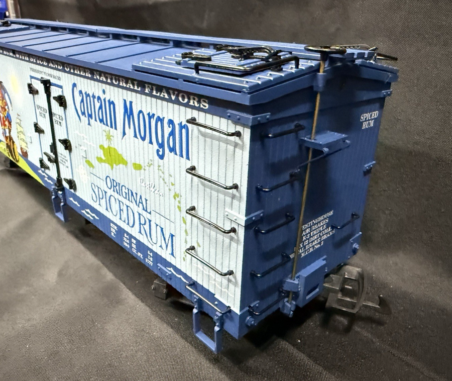 USA Trains R16431 Captain Morgan Spiced Rum Refrigera Reefer Car EX