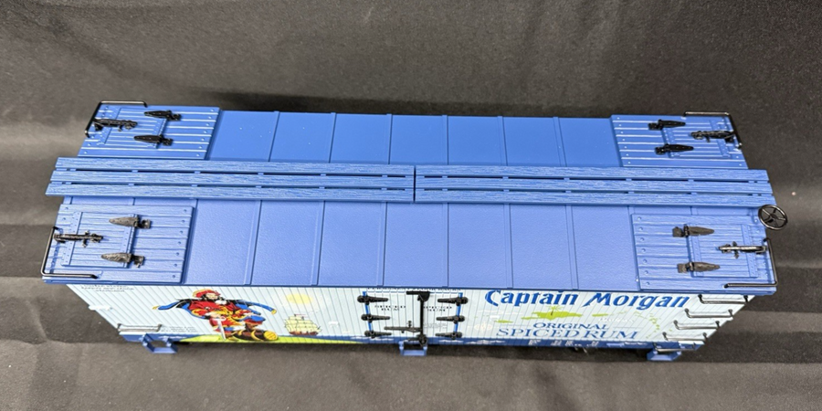 USA Trains R16431 Captain Morgan Spiced Rum Refrigera Reefer Car EX