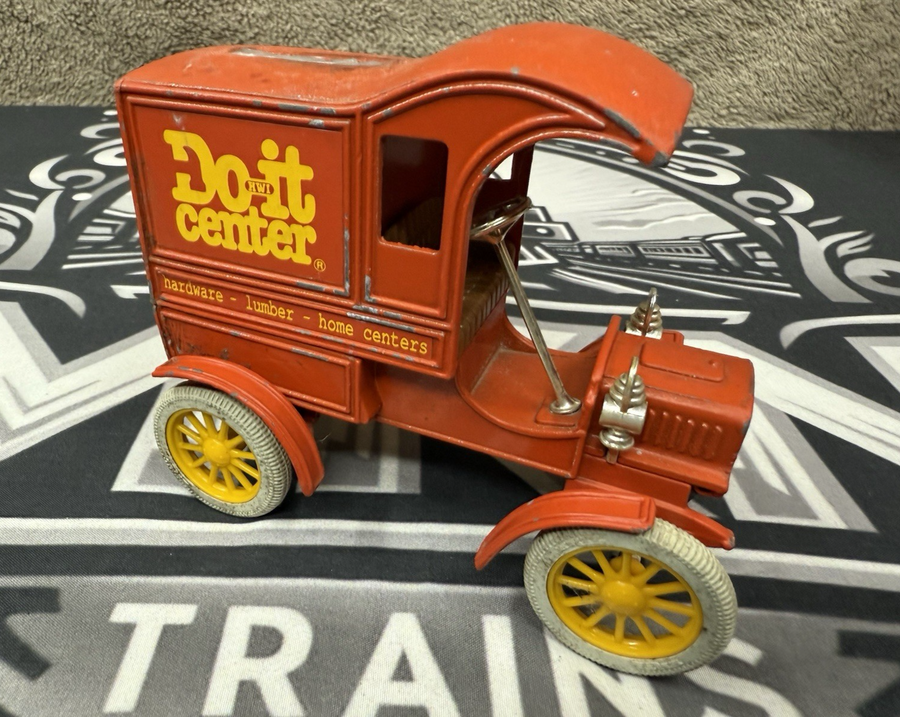 Ertl 1905 Model C Ford Delivery Van Coin Bank #3251 Do It Best Center 1:24