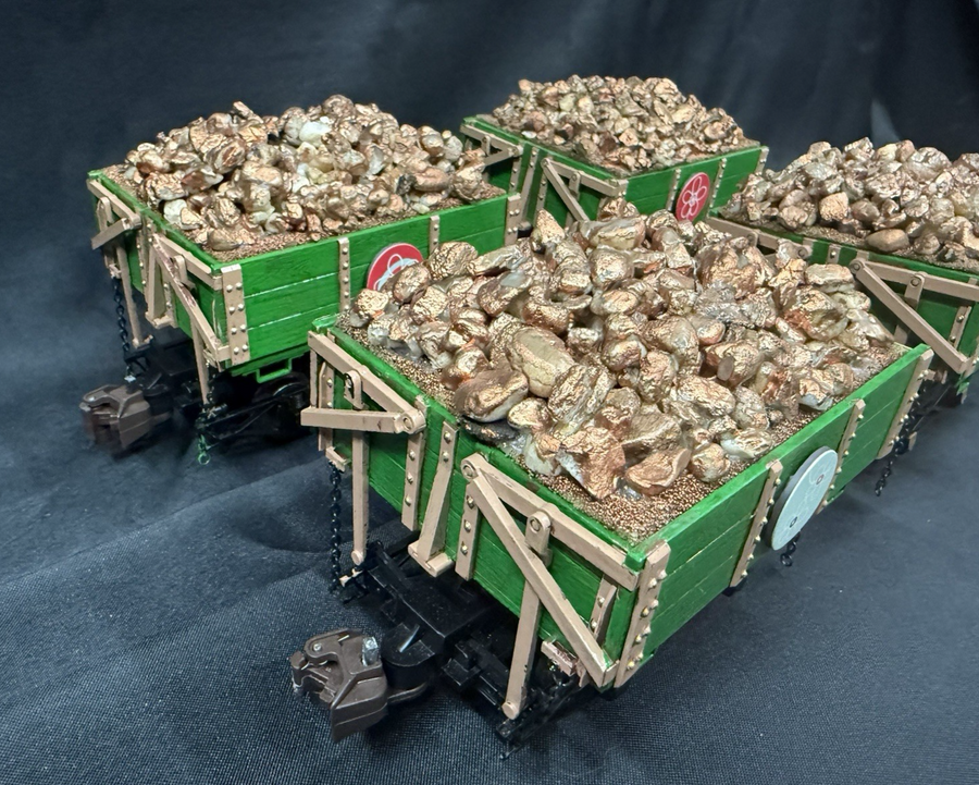 Bachmann G SCALE Wood Side Dump Cars (4 total) with Custom Gold Loads Very Nice