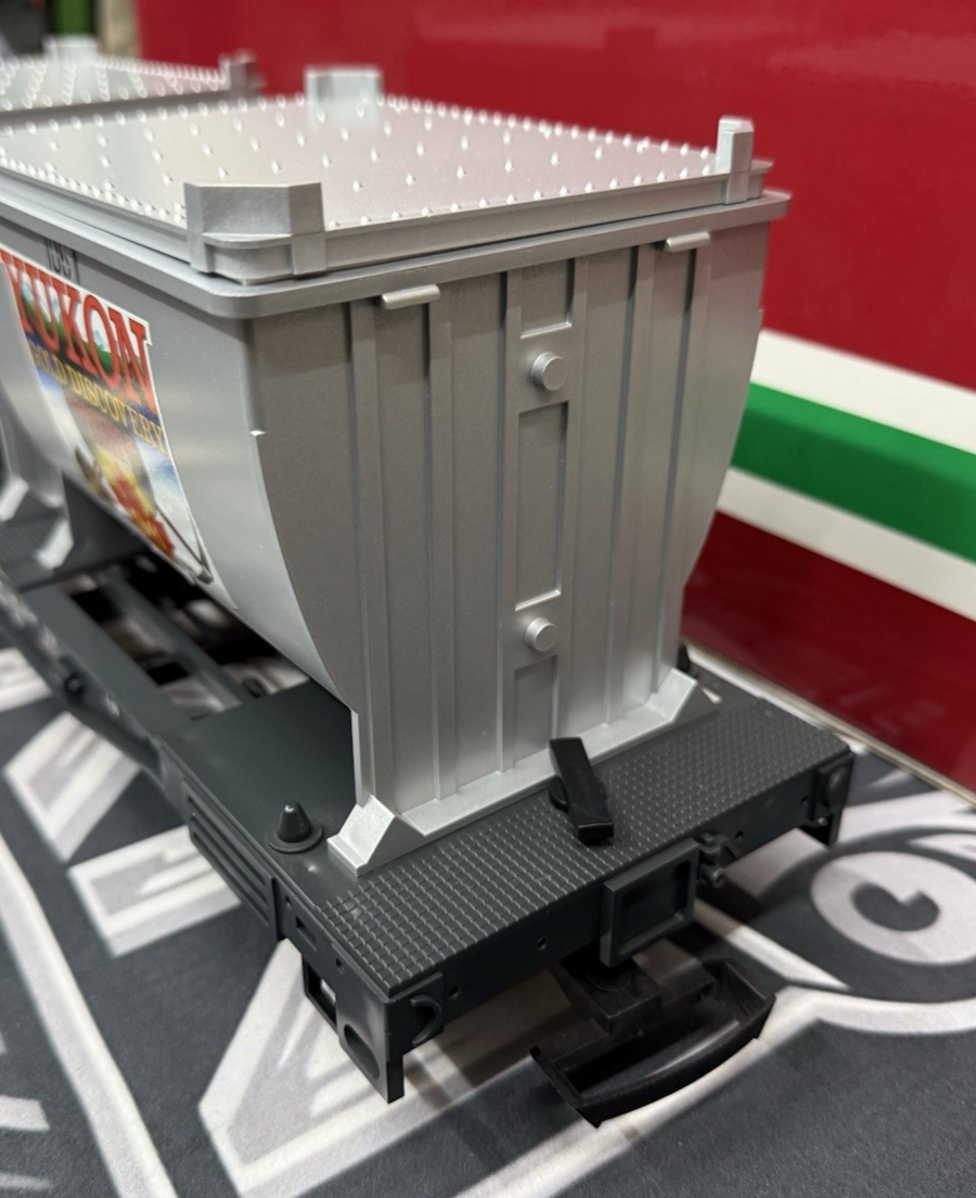 LGB 41860 G Scale WP&YR Yukon Gold Discovery Flatcar with Containers G Scale New