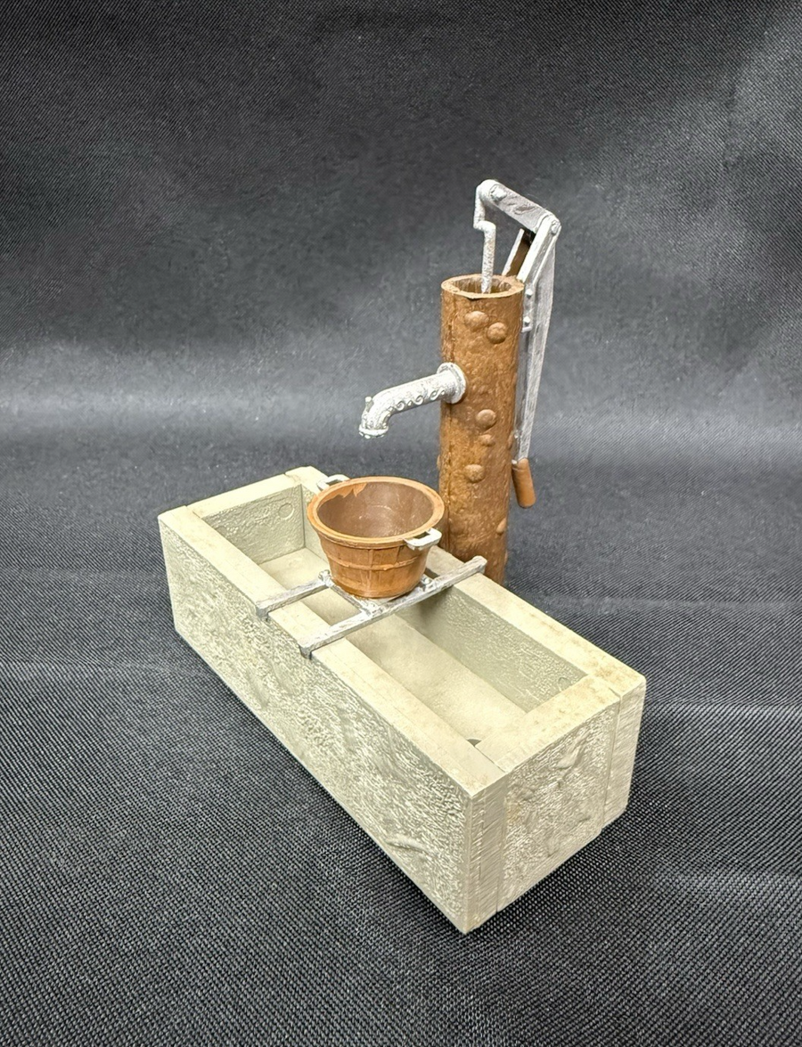 Pola LGB 915 Well Pump with Trough LN G Scale