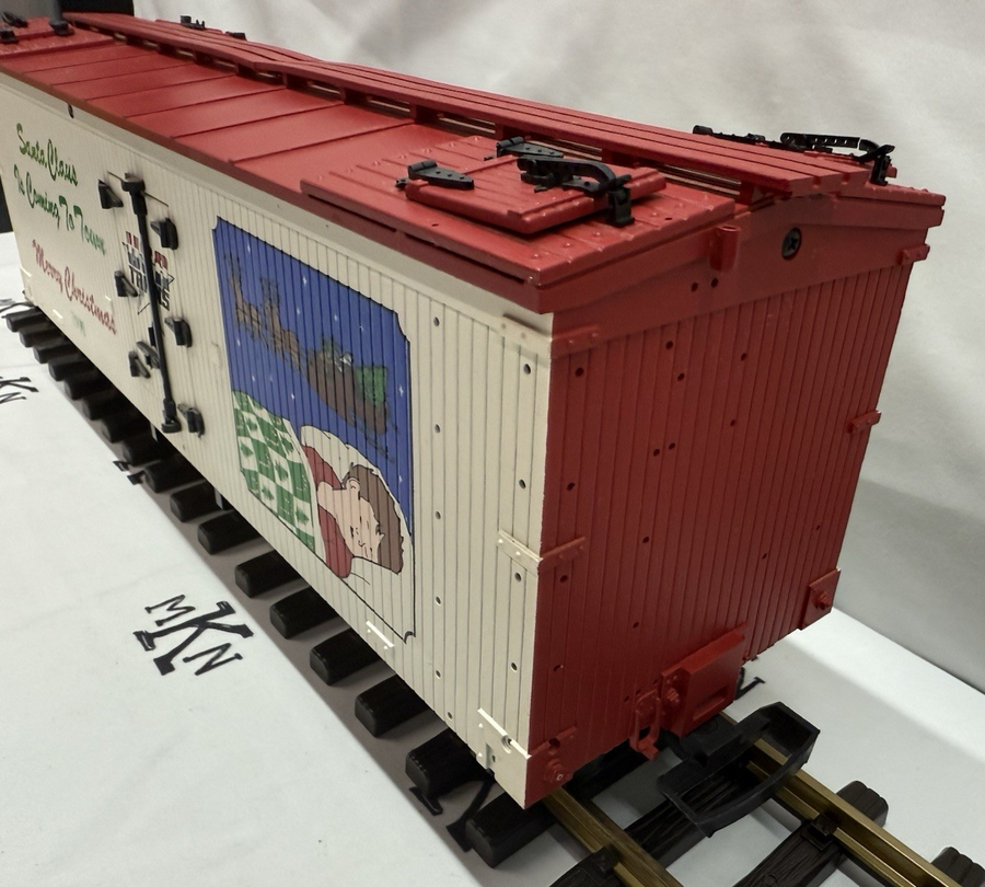 USA Trains R1300 Christmas 1991 "Santa Is Coming To Town" Reefer Car G Scale