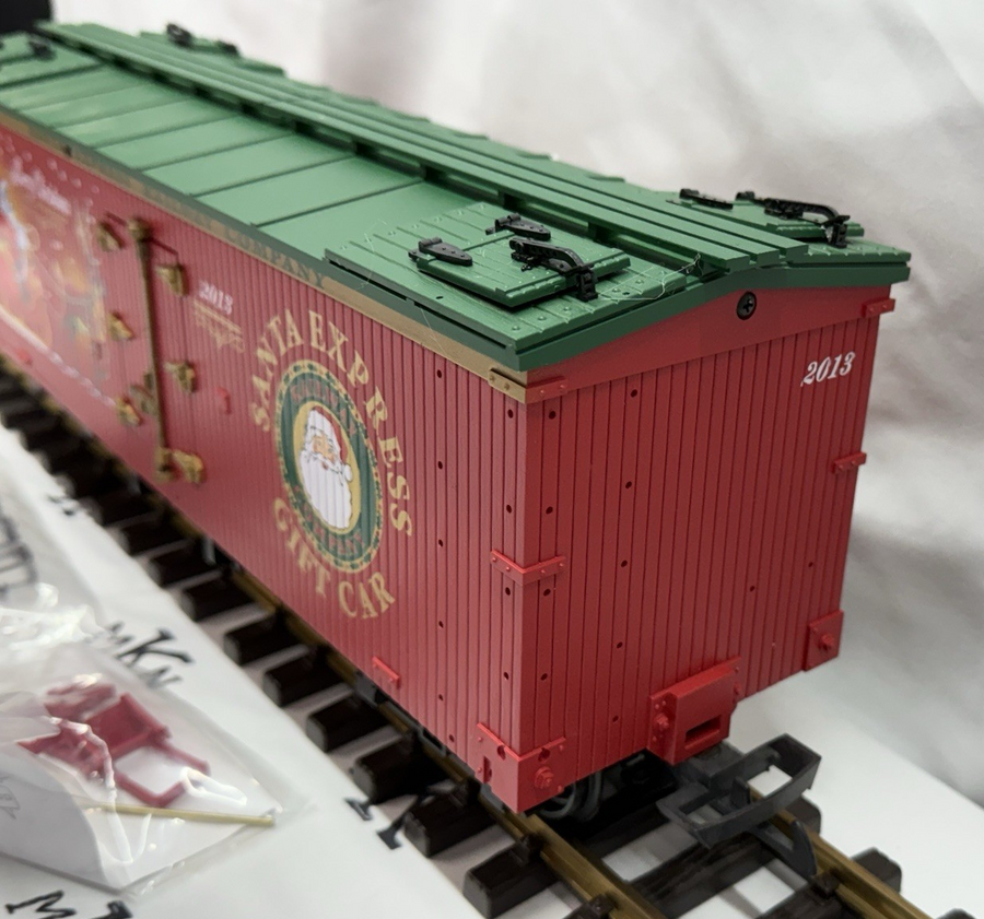 USA Trains R13031 Merry Christmas 2013 Reefer Car Santa Express G Scale