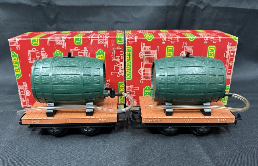LGB G Scale 4047 Flat Car with Green Wine Barrel x 2 NOS