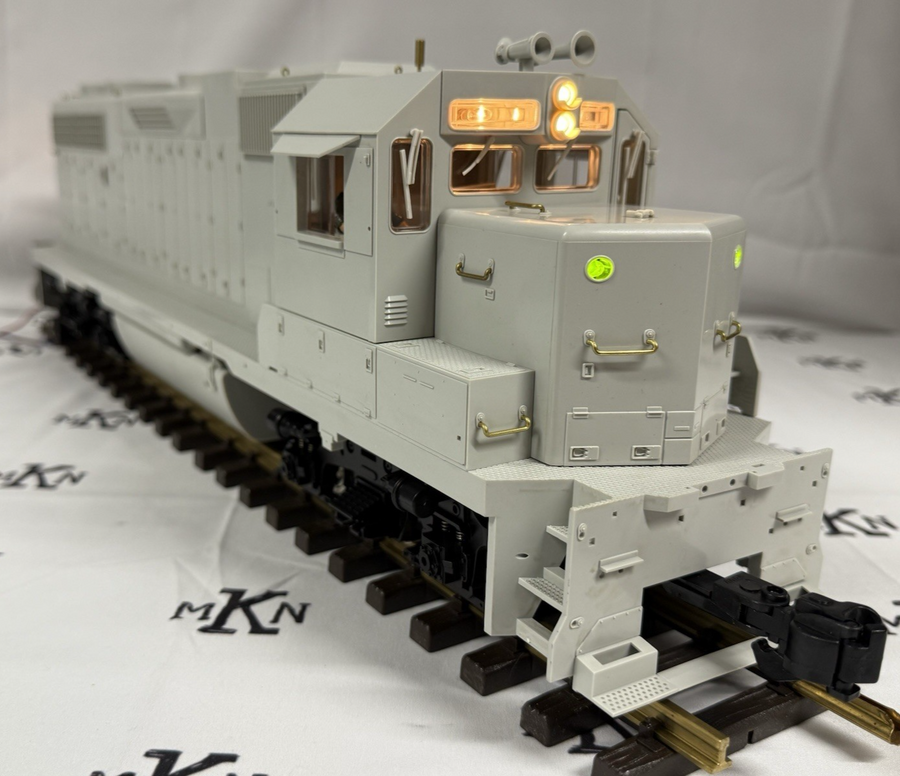 USA Trains R22200 GP38-2 EMD UNDECORATED Diesel Locomotive MINT G Scale Tested