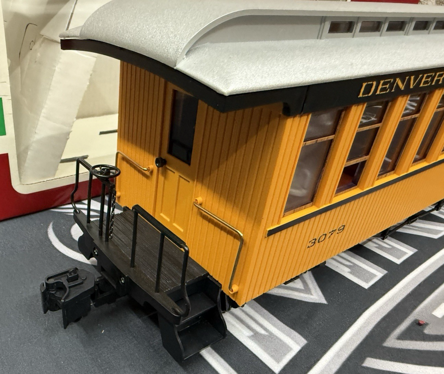 LGB 30800 Denver & Rio Grande Western yellow Passenger Coach Lighted EX/BOX
