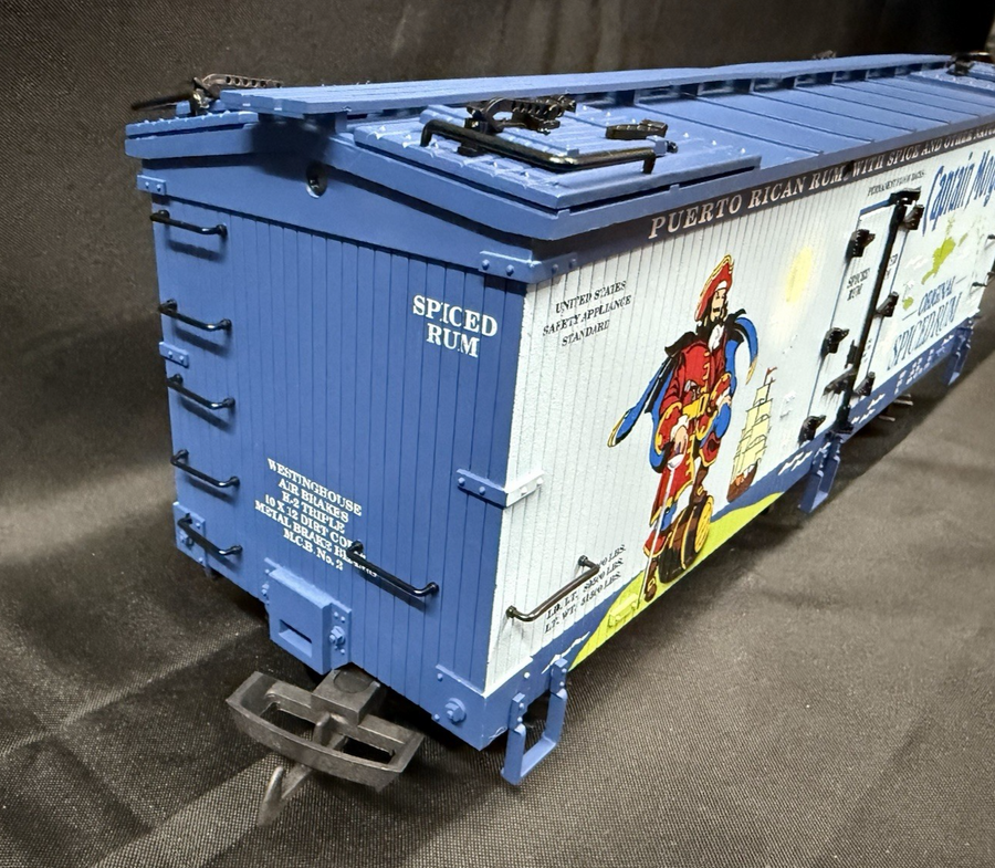USA Trains R16431 Captain Morgan Spiced Rum Refrigera Reefer Car EX