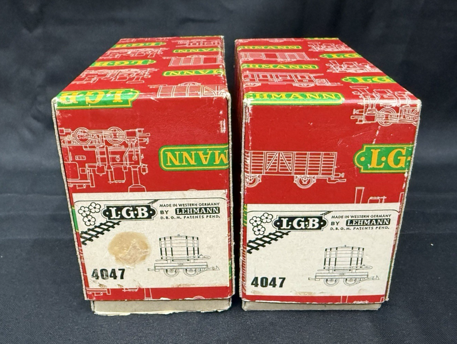 LGB G Scale 4047 Flat Car with Green Wine Barrel x 2 NOS