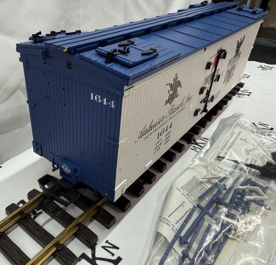 USA Trains R1644 Anheuser Busch Inc Michelob Dry Reefer Car G Scale