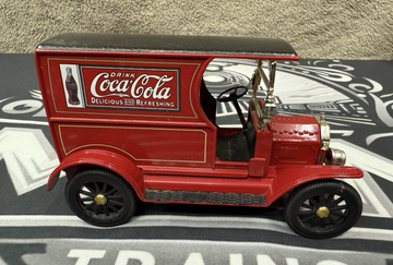 Coca-Cola 1917 Ford Model T Cargo Van in 1:24 scale Motor City Classics in Box
