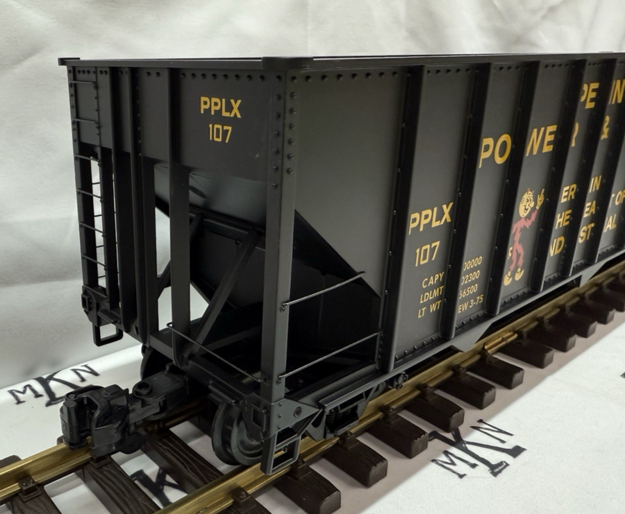 Aristo Craft 41497S-C Pennsylvania Power Light Co. 3 Bay 100 Ton Hopper G Scale