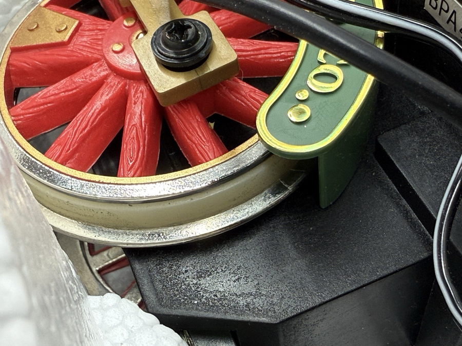 The HOLIDAY EXPRESS Animated Christmas Train Set #380 VINTAGE 1996 Santa