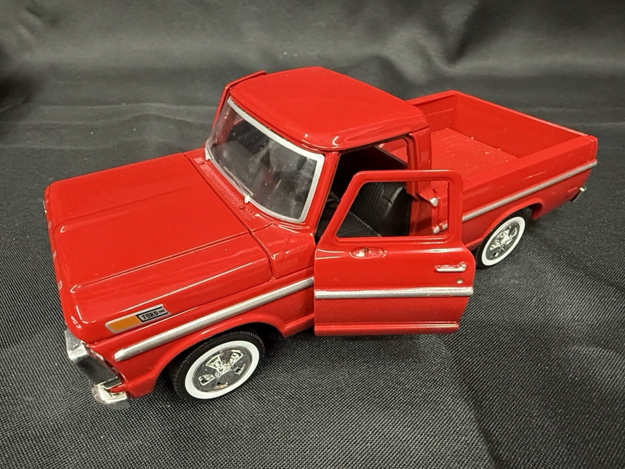 MOTORMAX 1969 FORD F-100 PICKUP TRUCK RED 1/24 (1:24) DIECAST NO BOX