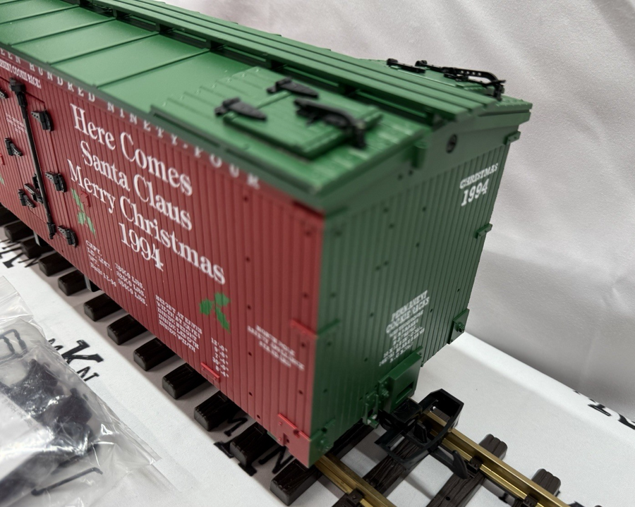 USA Trains R13012 Here Comes Santa Claus Merry Christmas Reefer G Scale New