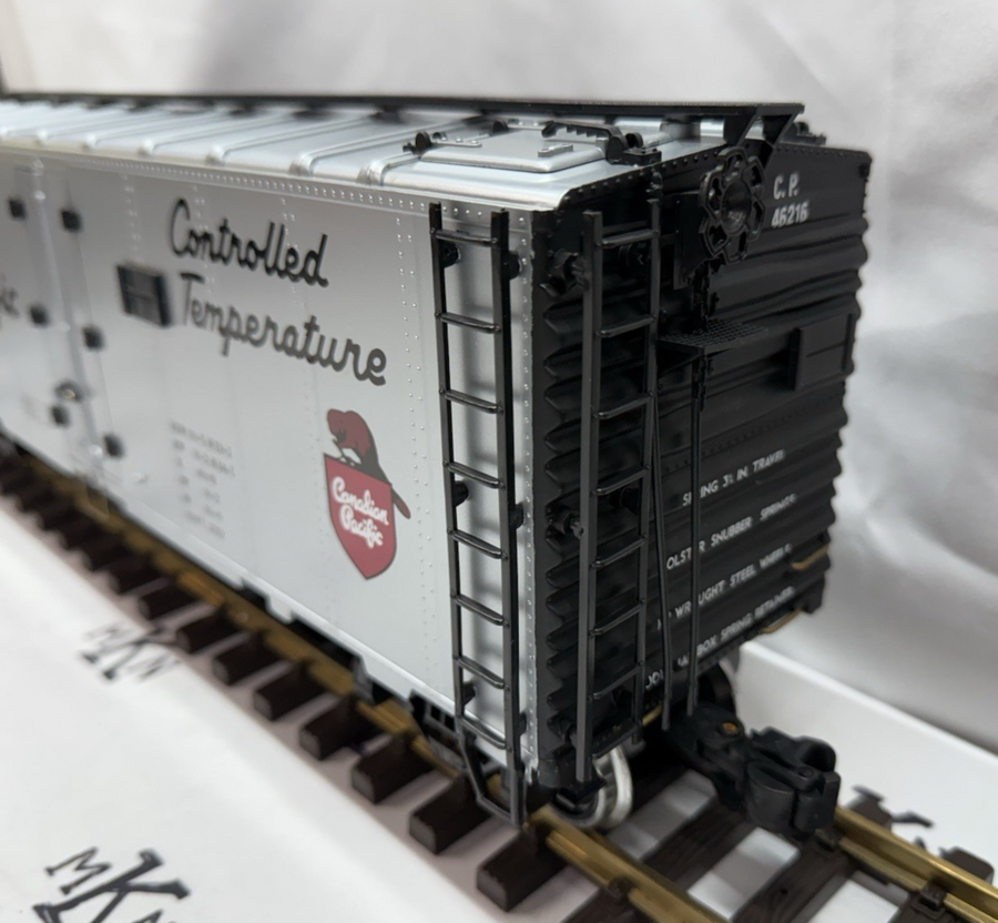 Aristo Craft Art 46216 Canadian Pacific Reefer Metal Wheels LN/Box