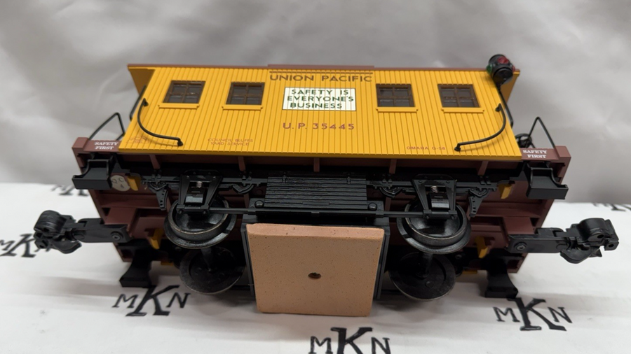 ARISTO CRAFT 46953 UNION PACIFIC TRACK CLEANING CABOOSE W/ METAL WHEELS NEW