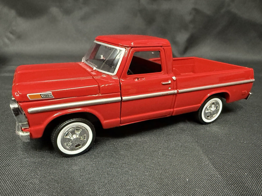 MOTORMAX 1969 FORD F-100 PICKUP TRUCK RED 1/24 (1:24) DIECAST NO BOX