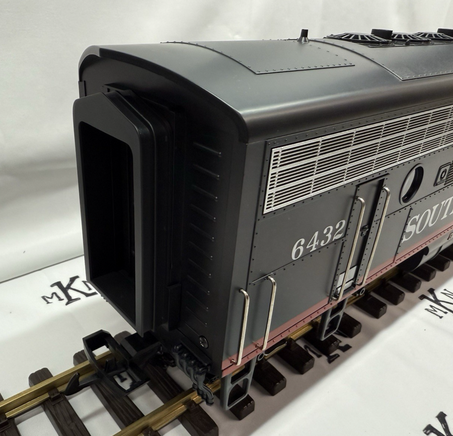 LGB 24570 SOUTHERN PACIFIC BLACK WIDOW F7 DIESEL LOCOMOTIVE TRAIN #6432 G Scale