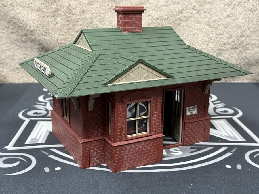 PIKO 62709 G Scale River City Station Building Built-Up New in Original Box