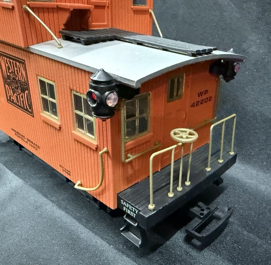 Aristo Craft 42202 Western Pacific Bobber Caboose G Scale 1:29