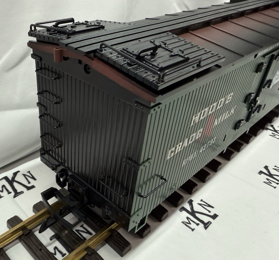 LGB G Scale 42723 Hood’s Grade A Milk Reefer Car G Scale LN/Box/Sleeve