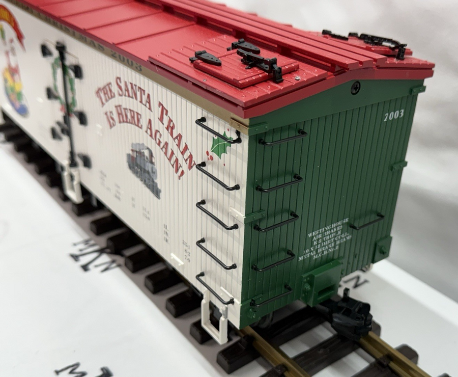 USA Trains R13021 Christmas 2003 Refrigerator Car G Scale