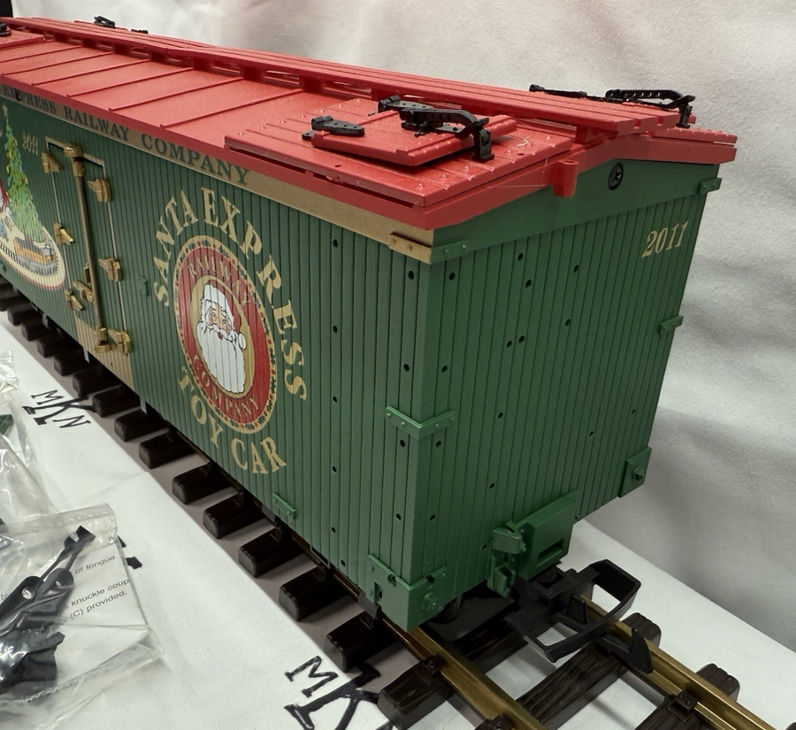 USA TRAINS R13029 MERRY CHRISTMAS 2011 Santa Express Reefer Car G Scale