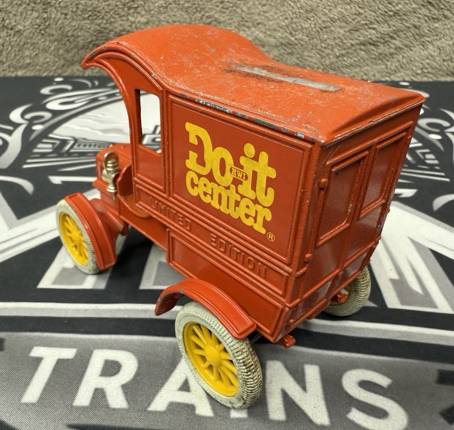 Ertl 1905 Model C Ford Delivery Van Coin Bank #3251 Do It Best Center 1:24