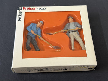 Preiser 45023 G Construction Workers Figures with Shovels (Set of 2)