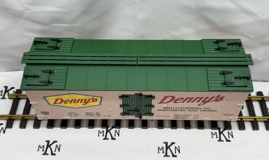 USA Trains Denny's Restaurant Refrigeration Reefer Car G Scale