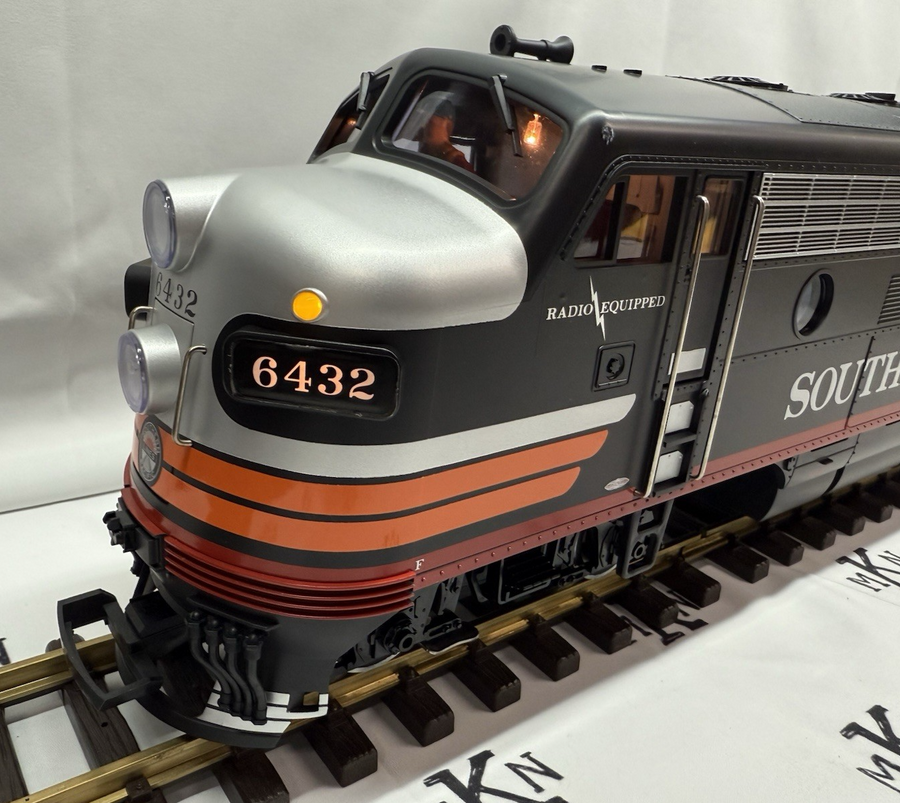 LGB 24570 SOUTHERN PACIFIC BLACK WIDOW F7 DIESEL LOCOMOTIVE TRAIN #6432 G Scale