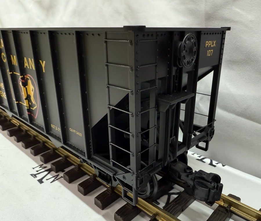 Aristo Craft 41497S-C Pennsylvania Power Light Co. 3 Bay 100 Ton Hopper G Scale