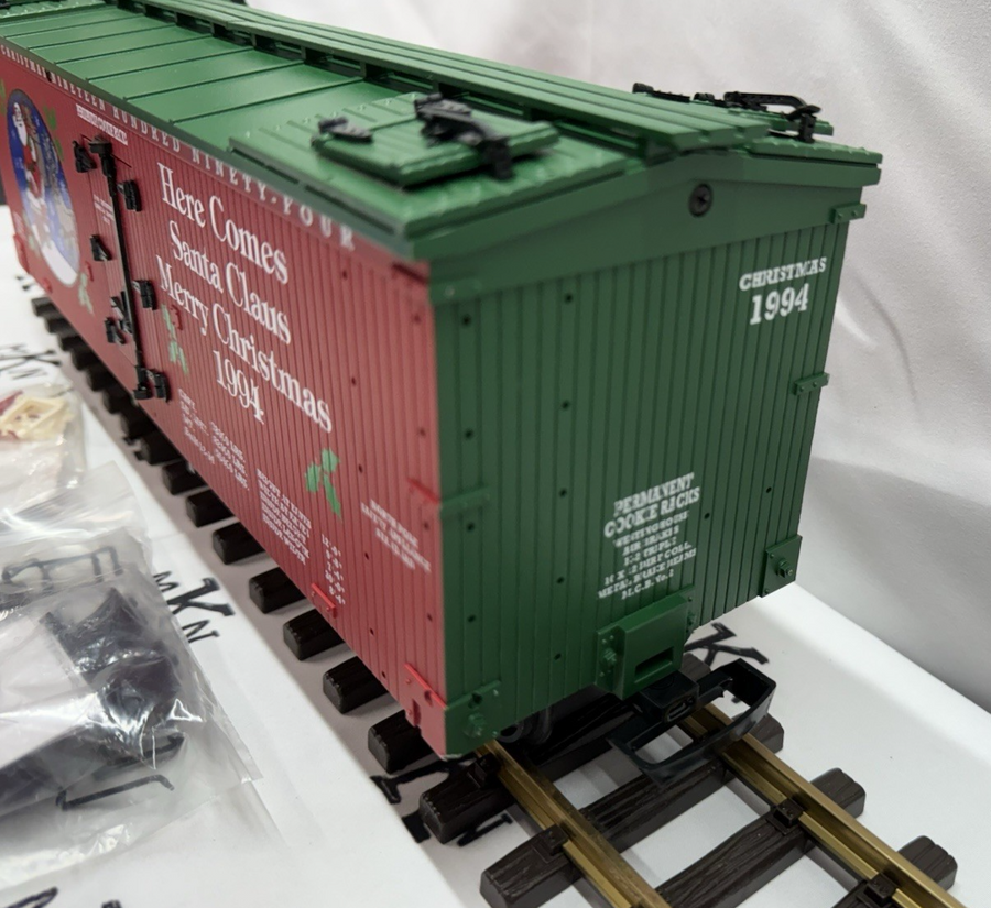 USA Trains R13012 Here Comes Santa Claus Merry Christmas Reefer G Scale New