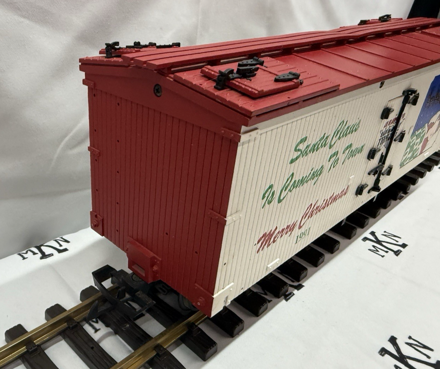 USA Trains R1300 Christmas 1991 "Santa Is Coming To Town" Reefer Car G Scale