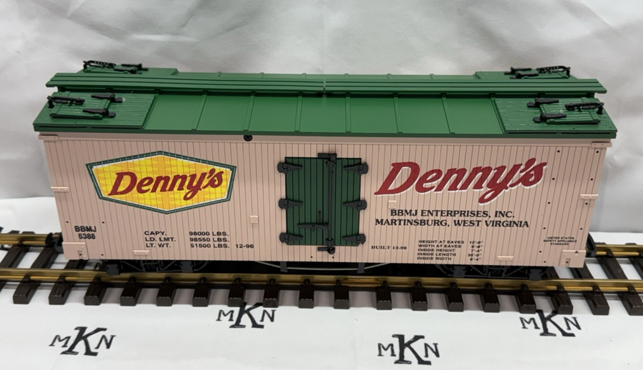 USA Trains Denny's Restaurant Refrigeration Reefer Car G Scale