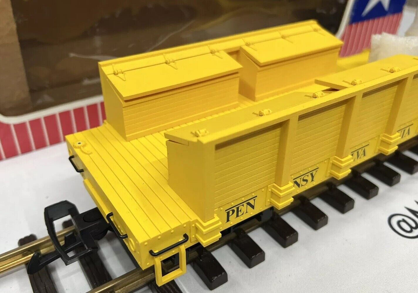 USA Trains/ RO 1821 Pennsylvania Work Flat Car With Crane Load G Scale Yellow