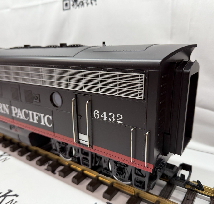 LGB 24570 SOUTHERN PACIFIC BLACK WIDOW F7 DIESEL LOCOMOTIVE TRAIN #6432 G Scale
