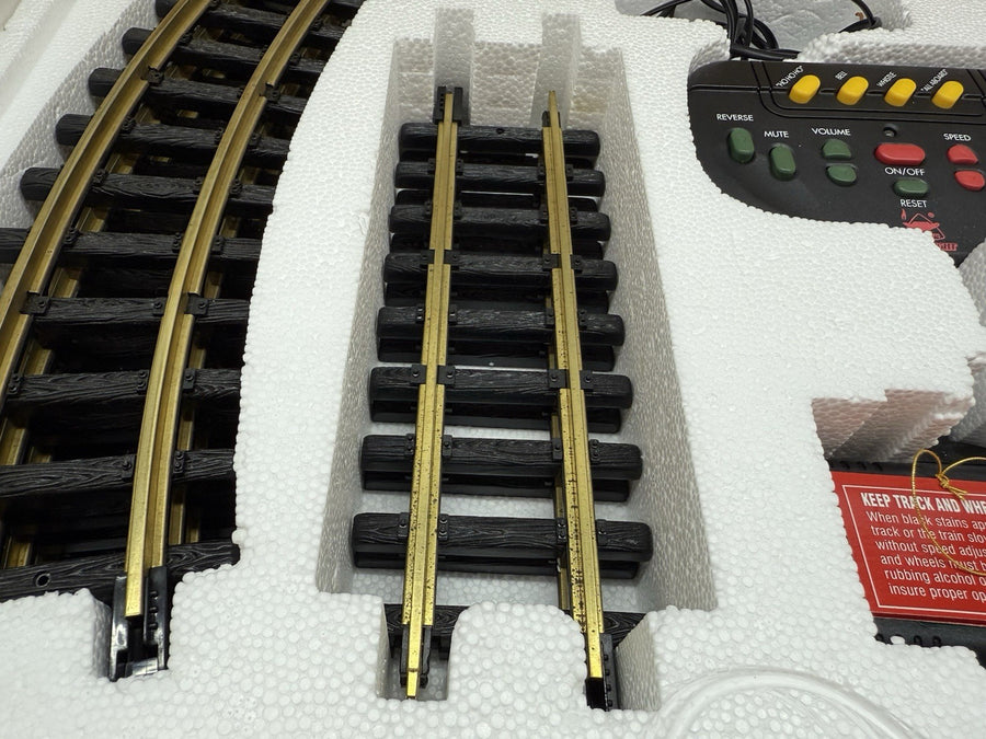 The HOLIDAY EXPRESS Animated Christmas Train Set #380 VINTAGE 1996 Santa