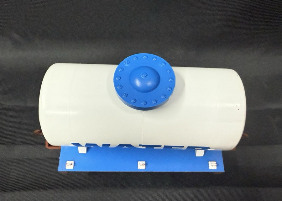 HLW Hartland Locomotive Train Works G Scale Tank Cars Kit Cars x2