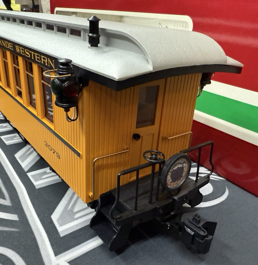 LGB 30800 Denver & Rio Grande Western yellow Passenger Coach Lighted EX/BOX
