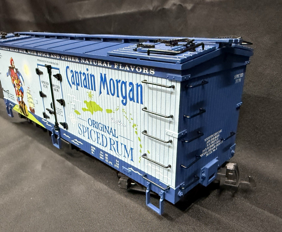 USA Trains R16431 Captain Morgan Spiced Rum Refrigera Reefer Car EX
