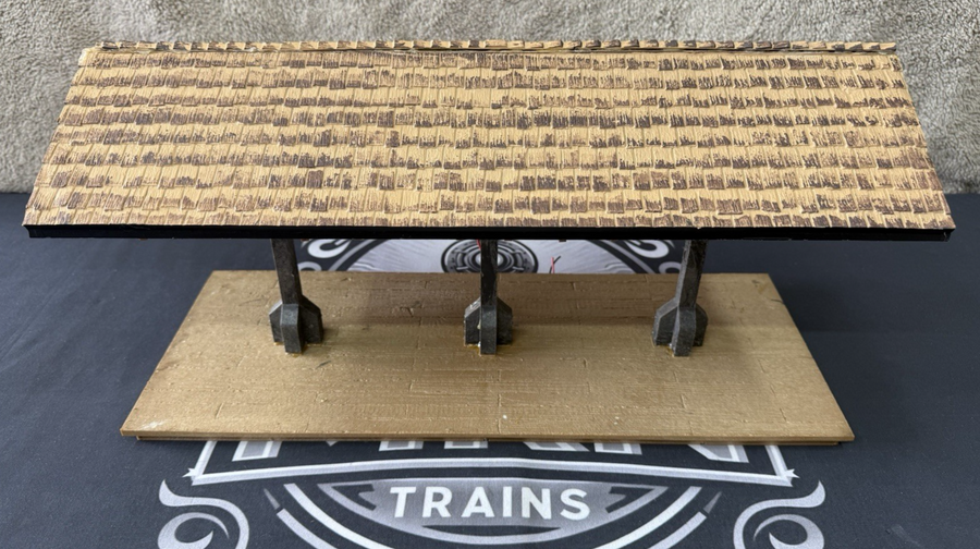 Aristo-Craft Art - 7105 G Scale Covered Waiting Platform with lighting EX/Box
