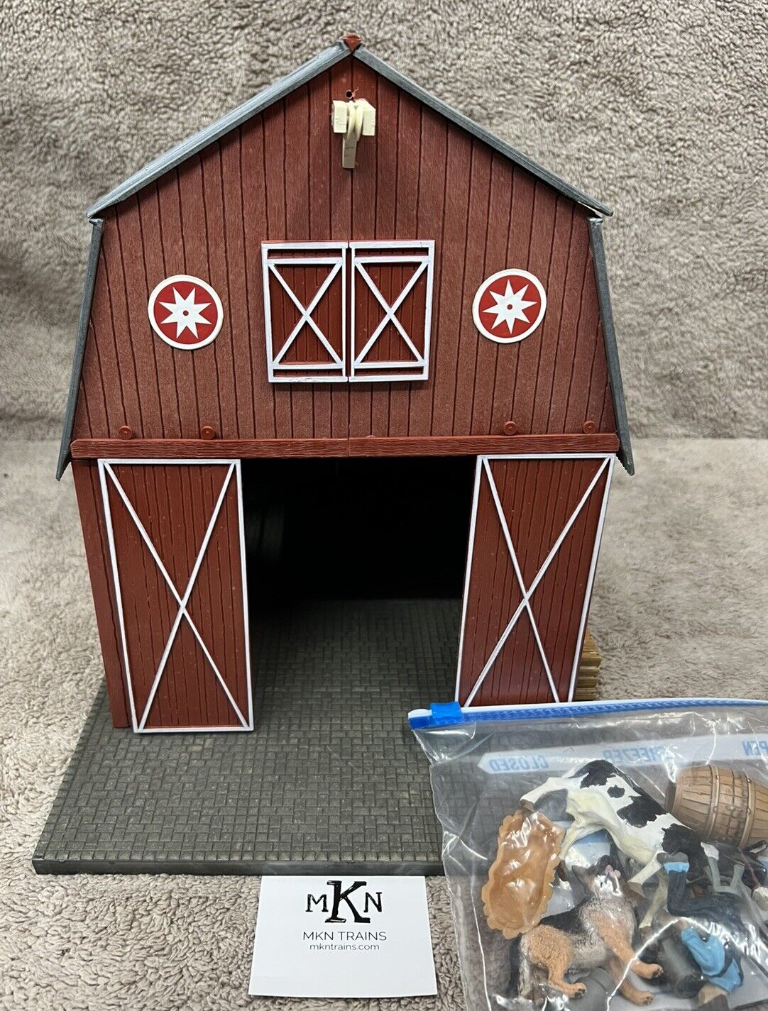 PIKO 62110 G-Scale Red Barn Excellent Condition Wiith Barn Animals/Base Plate