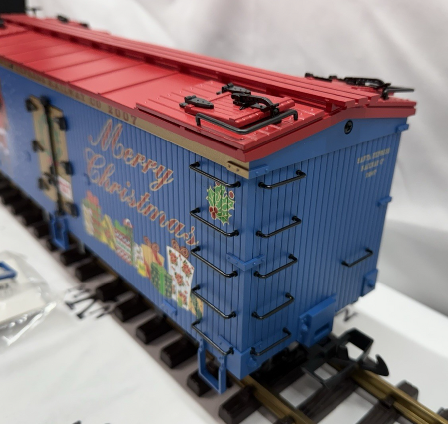 USA Trains R13025 Christmas “Merry Christmas” Refrigerator Reefer Car G Scale